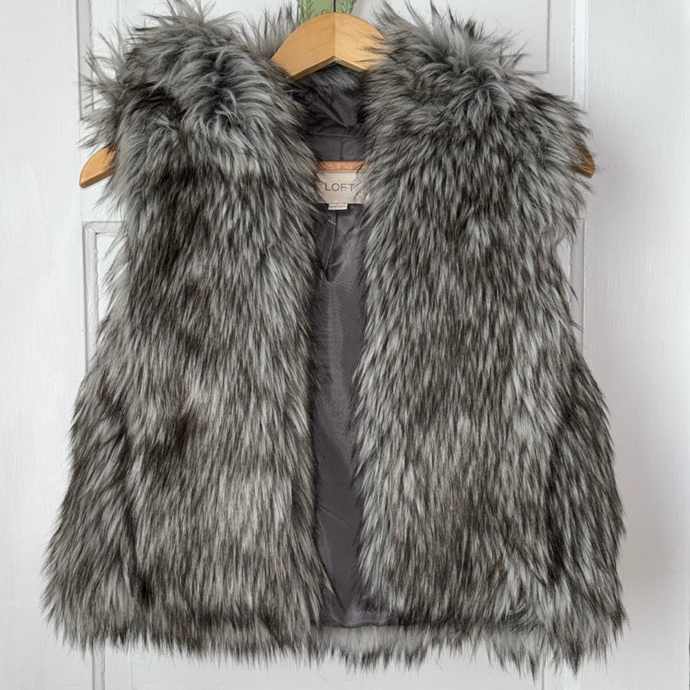 ANN TAYLOR LOFT FAUX FUR HOODED VEST
